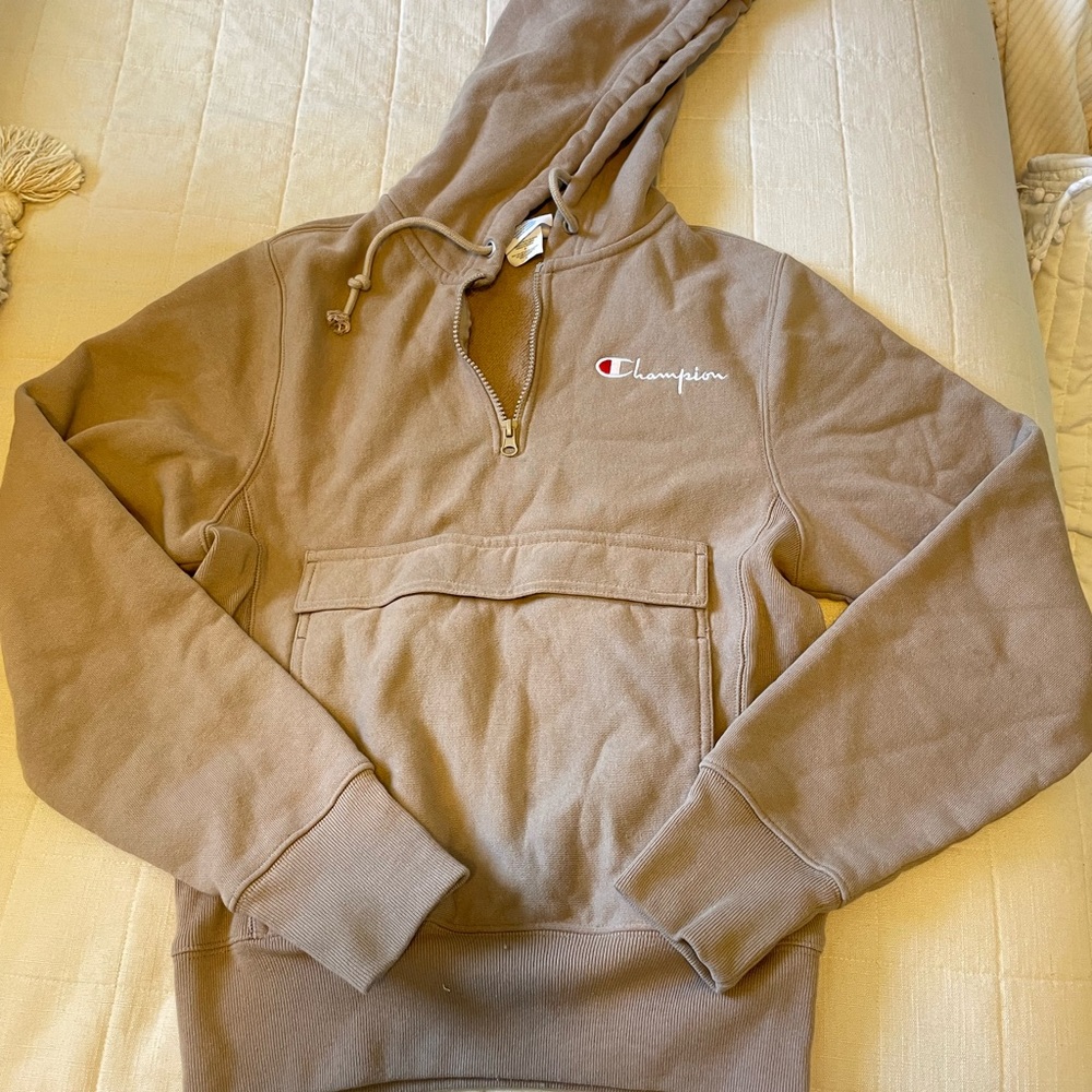Very nice champion hoodie. Please message before buying!
